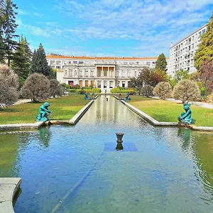 https://fabuleuse.fr-provencehotel.com