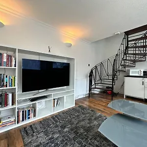 https://deluxe-1-bed-house-with-parking.yorkshirehotels.net