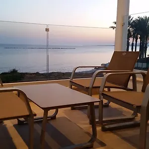 https://periyiali-beach-sunset-suite-a7.larnacahotels.org